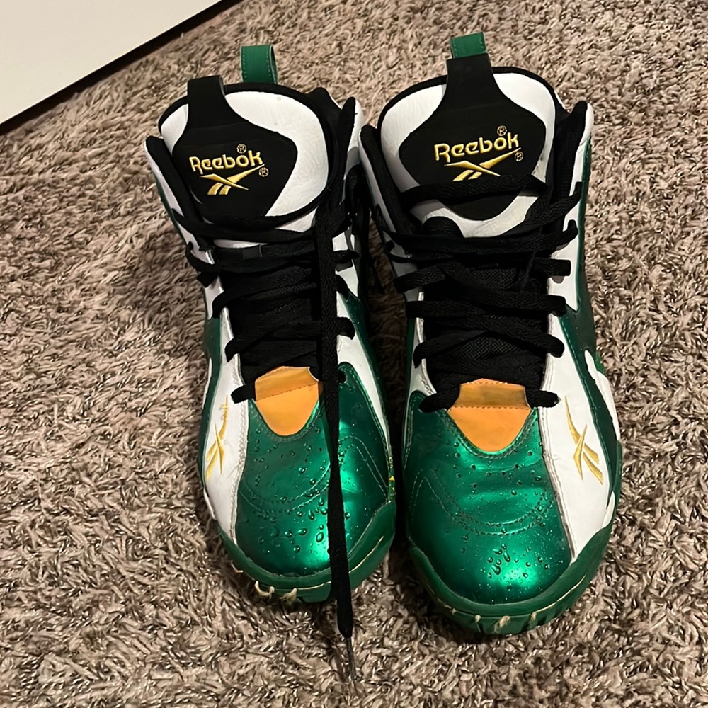 LIGHTLY used Reebok Kamikaze 2 Men’s size 14 Seattle Sonics Reign Man Rain Drop